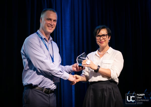 Noggin CEO, James Boddam-Whetham presents the Noggie to Tamara Martin of AGL Energy, for Best Energy Utilities Implementation&nbsp;