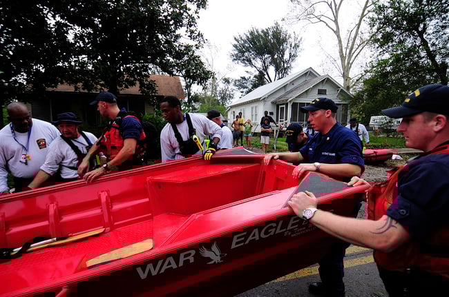1280px-FEMA_-_38280_-_Urban_Search_And_Rescue_Teams_Working_Together_In_Texas_After_Hurricane_Ike,_2008